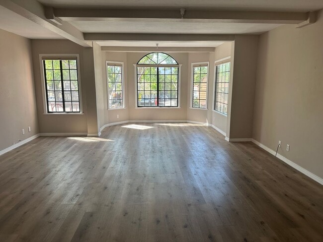Building Photo - 1641 Unit 1641M 201