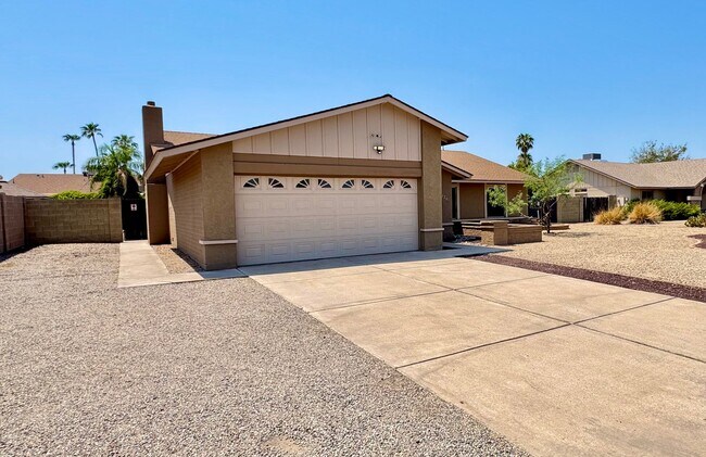 Photo - 3201 W Paradise Ln
