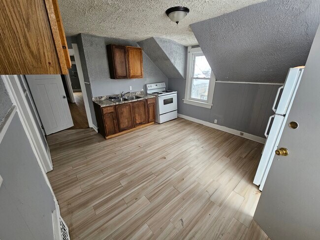 3133 N 42 St