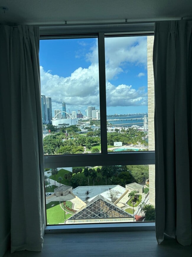 Photo - 950 Brickell Bay Dr Unit 2214