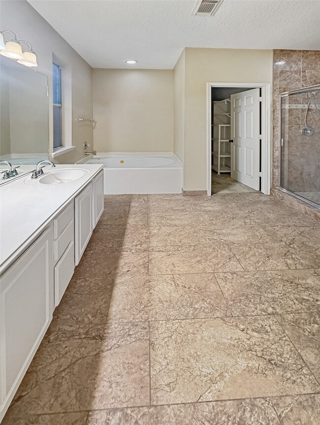 Photo - 18707 Woodbreeze Dr