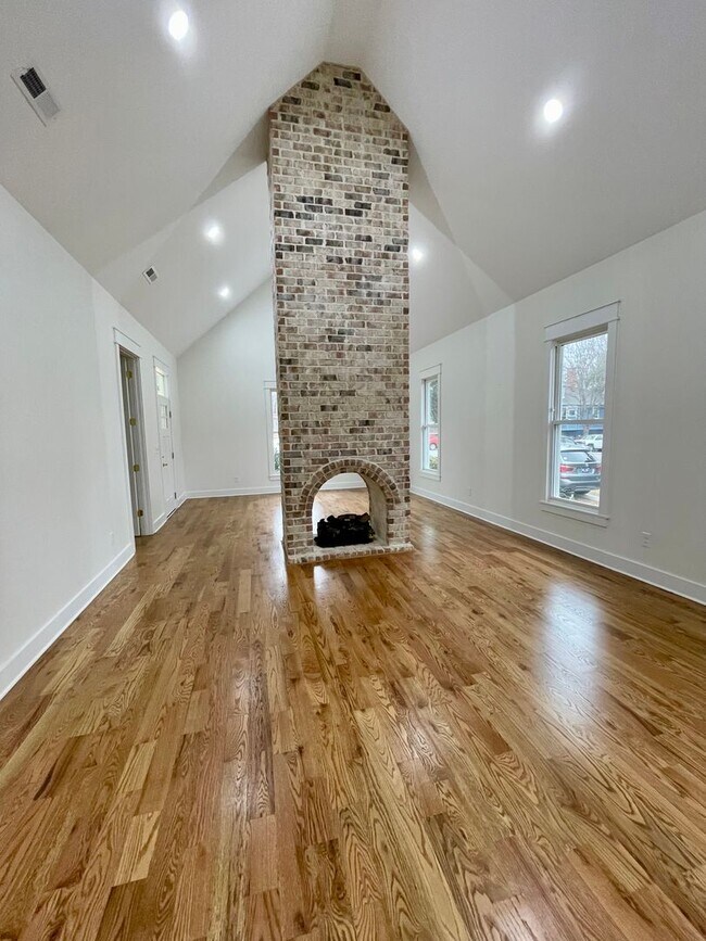 Photo - 323 50th Ave N