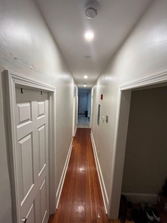 Photo - Large 4 Bedroom Available 09/01/26