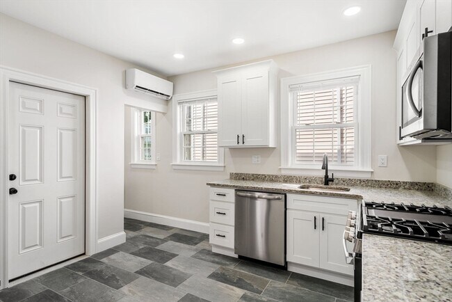 Photo - 511 Geneva Ave Unit 2