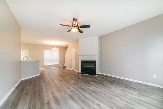 Photo - 1622 Woodsford Rd