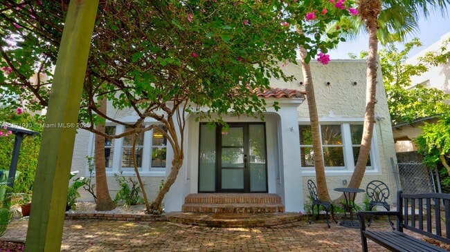 Building Photo - 1676 SW 11th St Rental