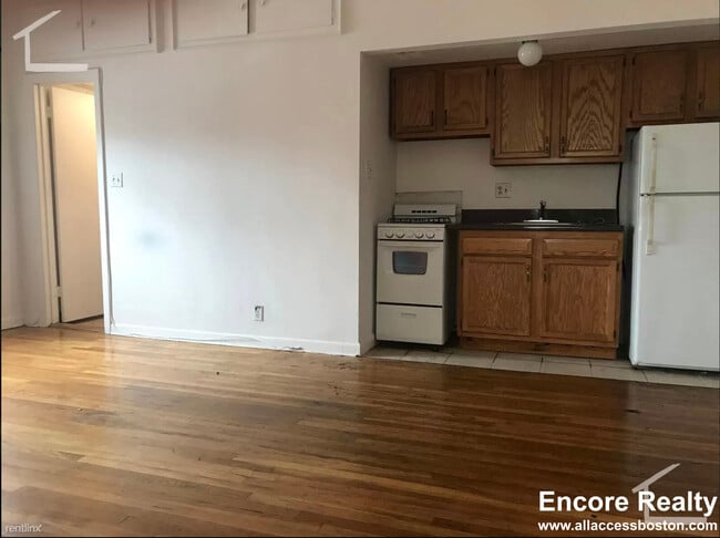 Building Photo - 153 Brighton Ave Unit 2