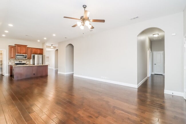 Photo - 429 Calvert Dr