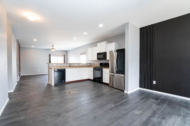 Photo - 575 Solano Dr