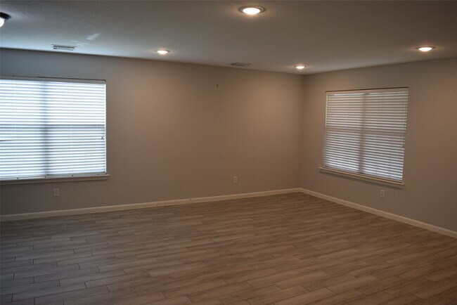 Photo - 15510 Liberty Bluff Dr