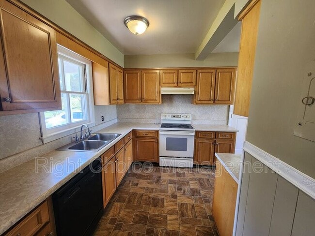 Photo - 1097 Bolton Ct