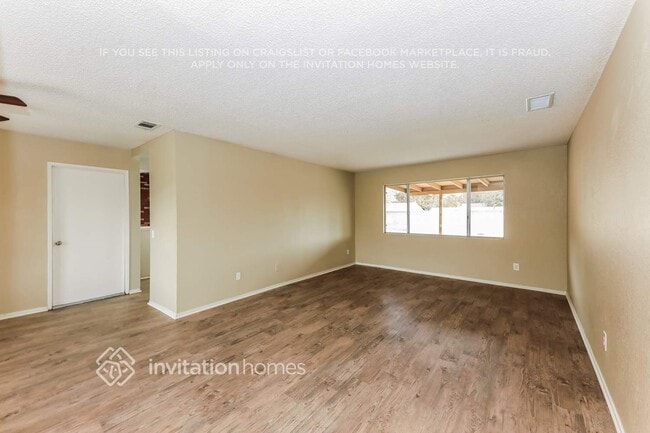 Photo - 5651 Louise St