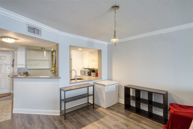 Photo - 115 Lake Emerald Dr Unit 306