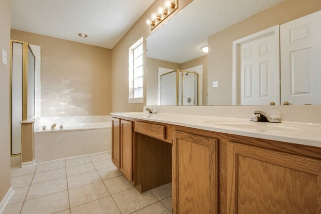 Photo - 2085 Cameo Dr