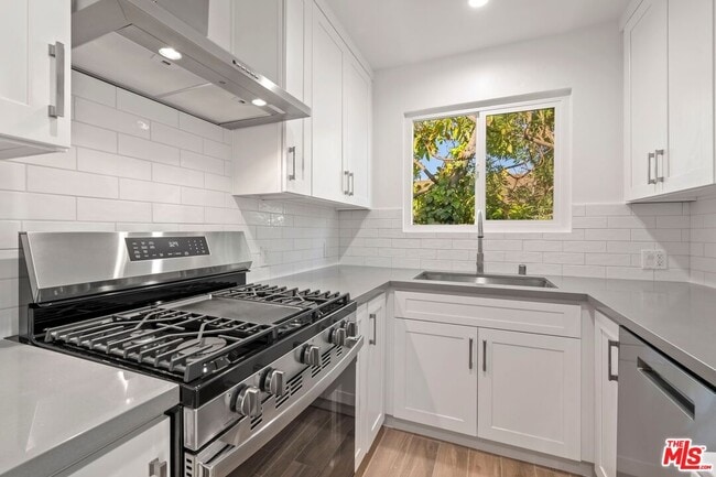 Building Photo - 1252 N Crescent Heights Blvd Unit 4