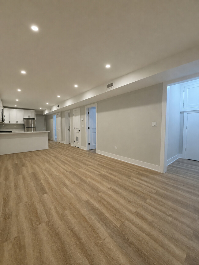Photo - 2850 N Avers Ave
