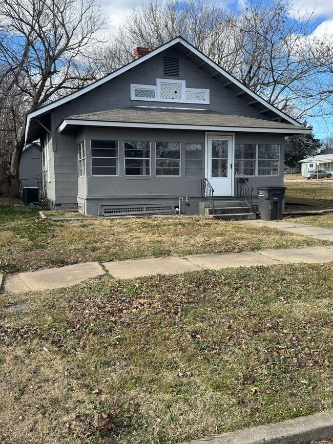 Building Photo - 507 S Creek Ave