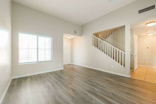 3733 W Dunbar Dr