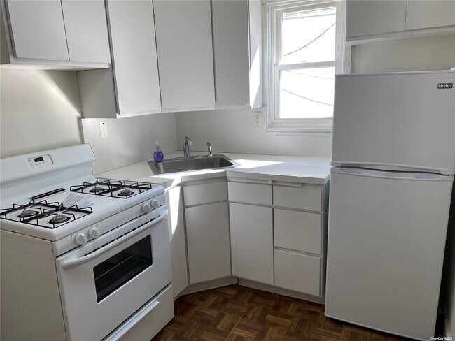 Photo - 7 Edward Ave