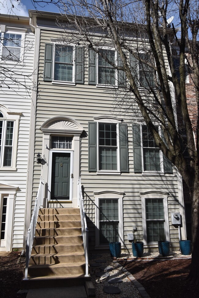 Building Photo - Quantrell Mews