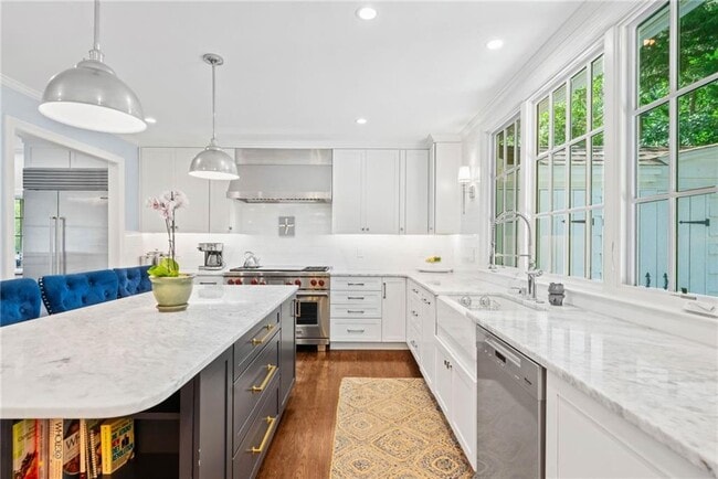 Photo - 970 Lindbergh Drive NE