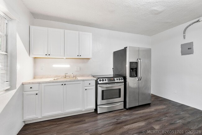 Photo - 279 SW 1st St Unit #2