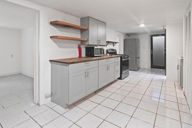 Building Photo - 3528 N Elizabeth St Rental