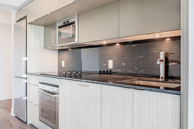 Photo - 585 Bloor St E Unit 2124