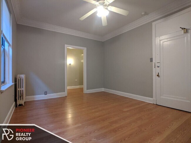 3831 N Fremont St Unit 302