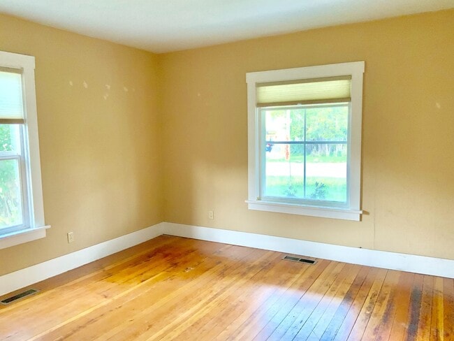 Photo - Three Bedroom House in the Lower Rattlesnake