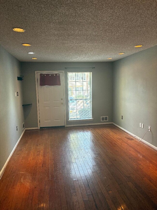 16 Boston Ct