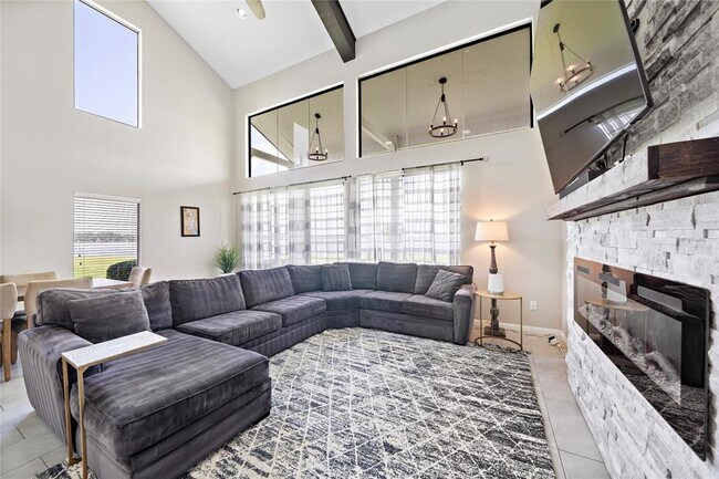 Photo - 142 April Point Dr S