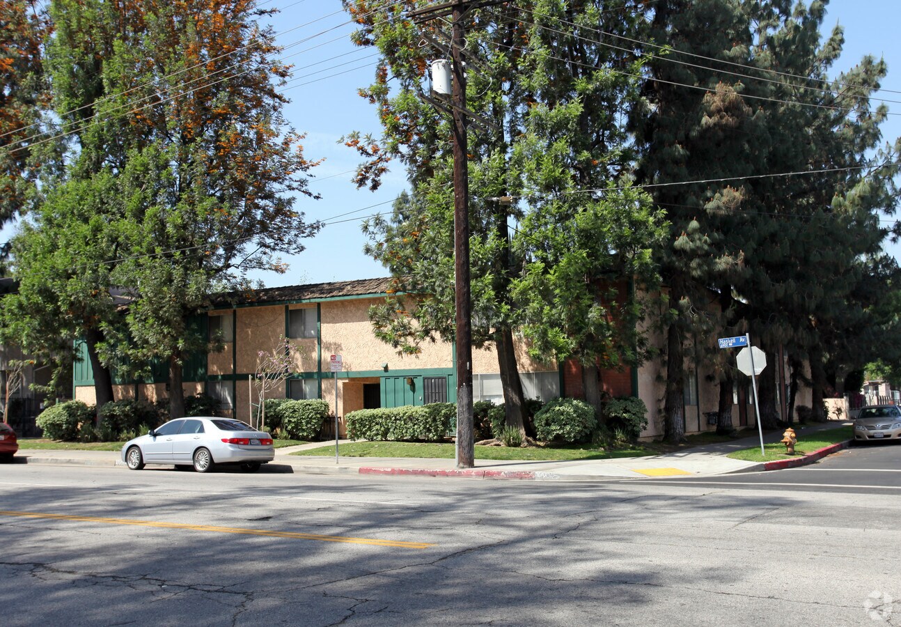 Photo - 6857 Haskell Ave