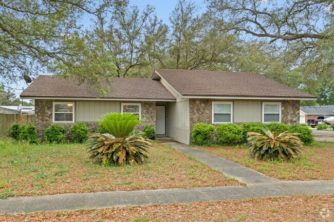 Building Photo - 717 Clark Dr Rental