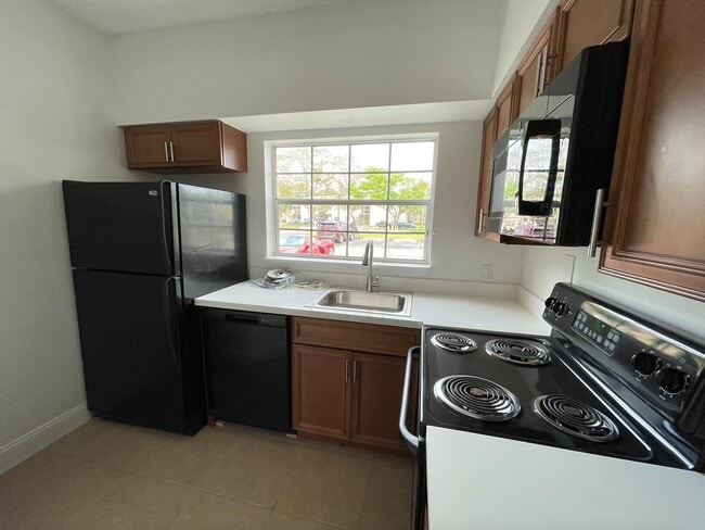 Building Photo - 720 Cypress Ln Unit F9