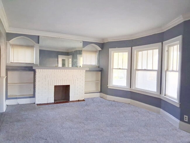 Building Photo - 3584 E 151st St Unit Up