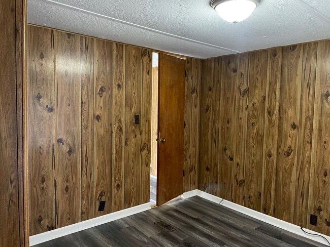 Photo - 2 bed, 1 bath mobile home in Lexington! $7...