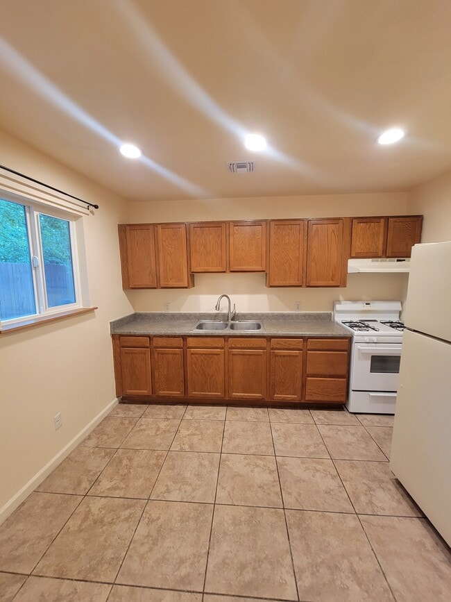 Building Photo - 2024 N 2nd St