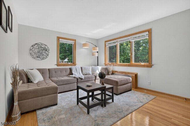 4 Howard Ave