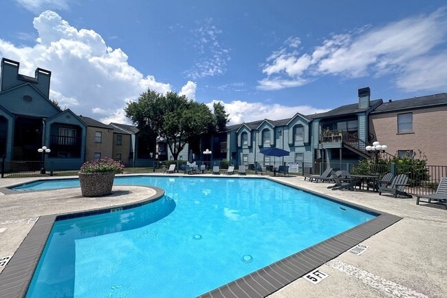 Photo - Waters at Westchase Apartments
