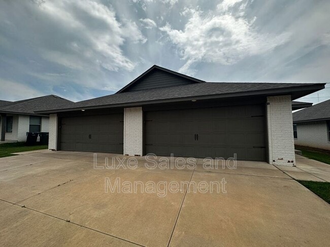 Photo - 11416 N Lincoln Blvd