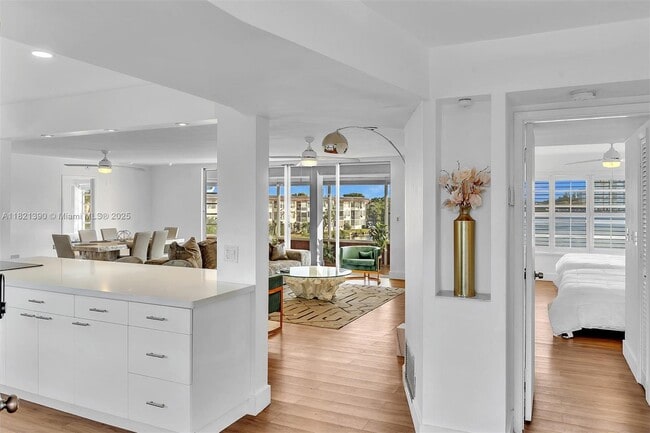 Building Photo - 1350 NE 191st St Unit B307 Rental