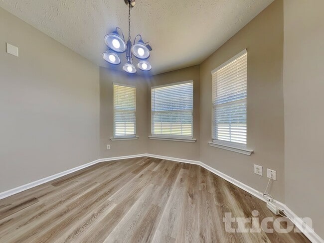 Photo - 253 Cobblestone Ln
