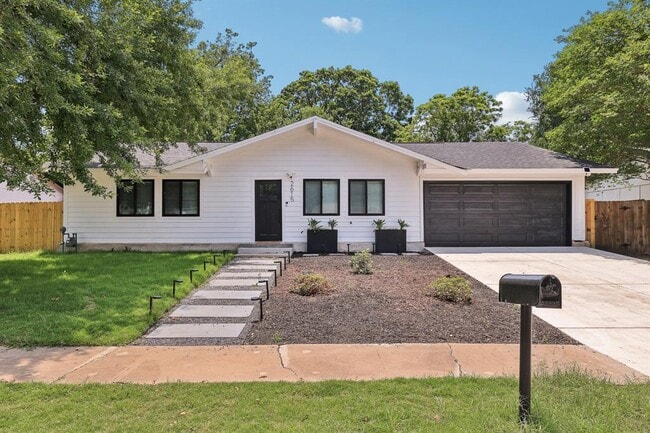 Building Photo - 2615 Baxter Dr Rental