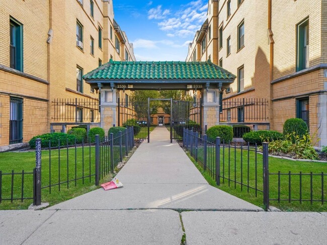 Photo - 2633 1/2 N Spaulding Ave Condo Unit 1A