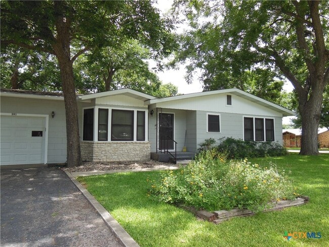 Building Photo - 391 Oakcrest Dr
