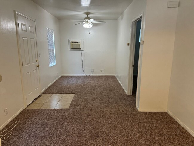 Photo - 814, 820, 822 Elm. Ave. Unidad 820 Elm. Ave.