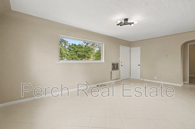 Photo - 954 Winona Ct