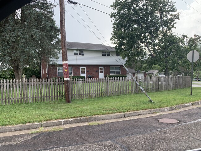 Photo - 700 W Wendell St Townhome