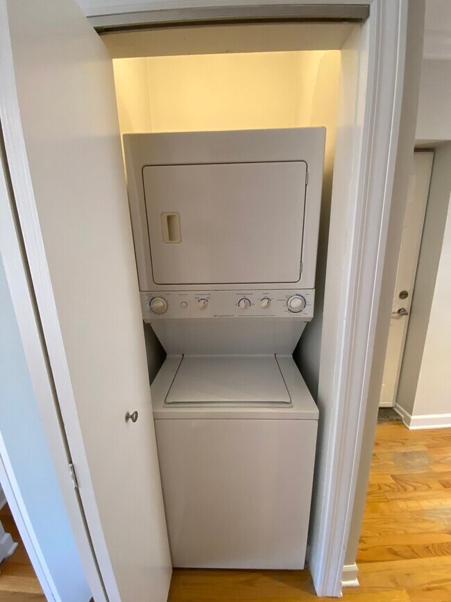 Photo - 1156 W Cornelia Ave Unit 3
